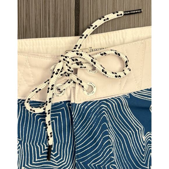 Huk Fishing Mens Ocean Blue Geometric Fish Pattern Board Shorts Size 36 Beach - Picture 3 of 6